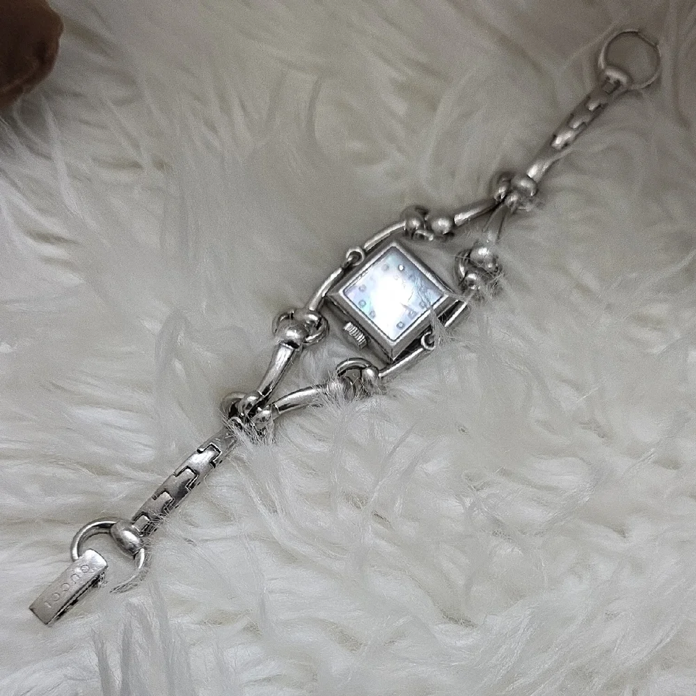 Gucci Women's Watch in Silver - Picture 2 of 6